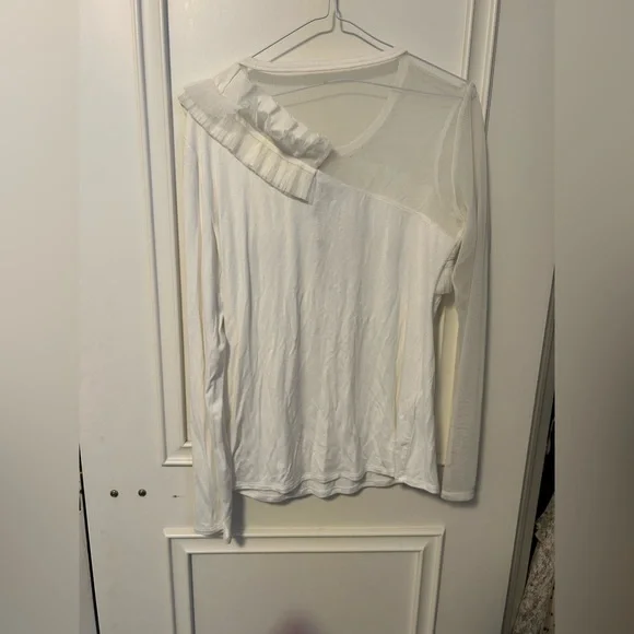 BCBG TOP - Picture 2 of 2